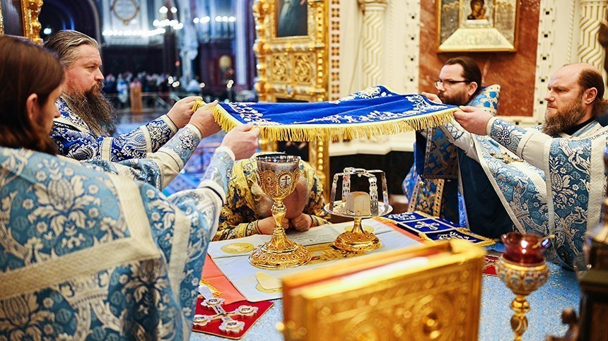 Патриаршее служение в праздник Сретения Господня в Храме Христа Спасителя в Москве.