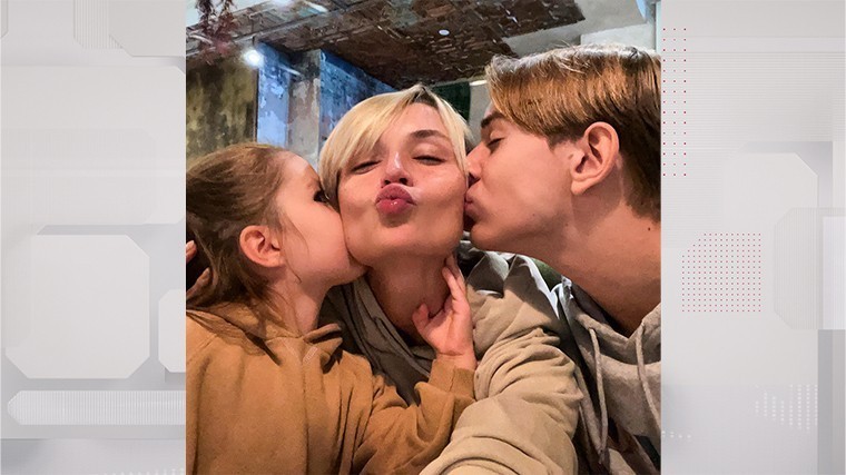 Полина Гагарина с детьми 