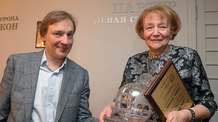 Павел Санаев с матерью Еленой Санаевой