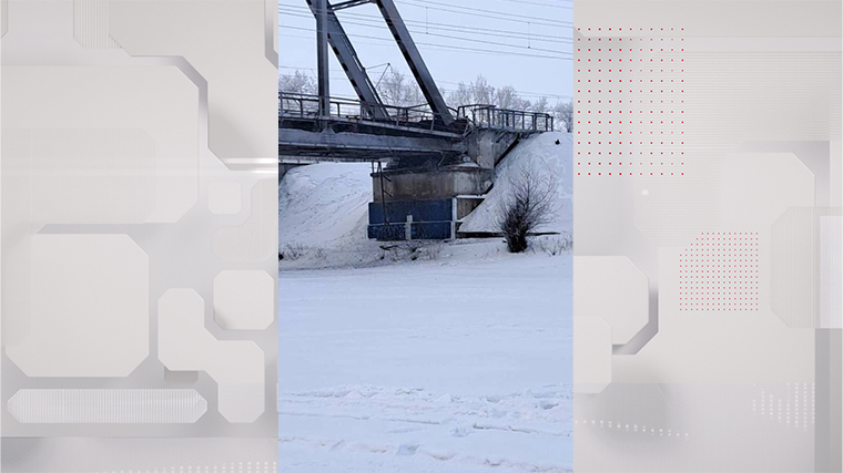 Железнодорожный мост через Чапаевку после хлопка. 