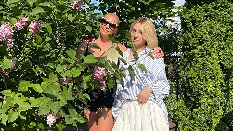 Анастасия Волочкова с дочерью 