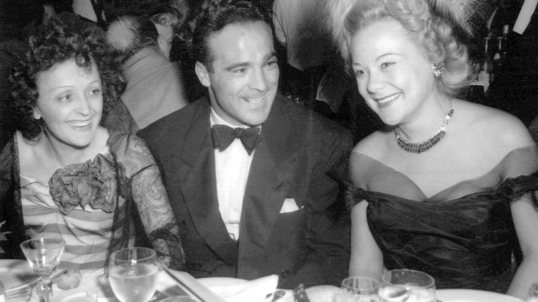 Французская певица Эдит Пиаф, боксер Марсель Сердан и фигуристка Соня Хени (слева направо).