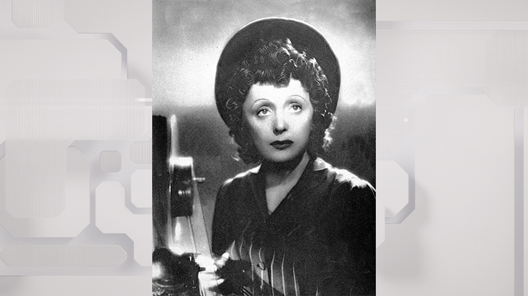 Французская певица Эдит Пиаф в фильме "Звезда без света".