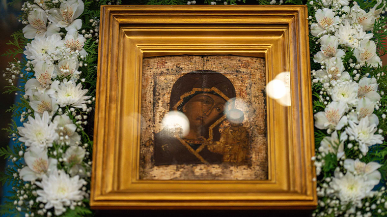 Служение в праздник Казанской иконы Божией Матери в Успенском соборе Московского Кремля