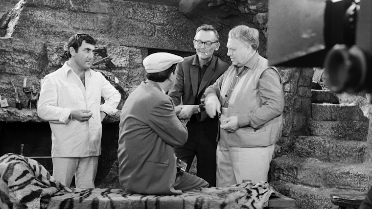 Слева направо: Леонид Каневский, Юрий Никулин, Леонид Гайдай и Григорий Шпигель на съемках фильма "Бриллиантовая рука".