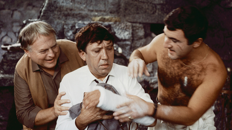 Григорий Шпигель (слева) и Леонид Каневский (справа) в роли контрабандистов.