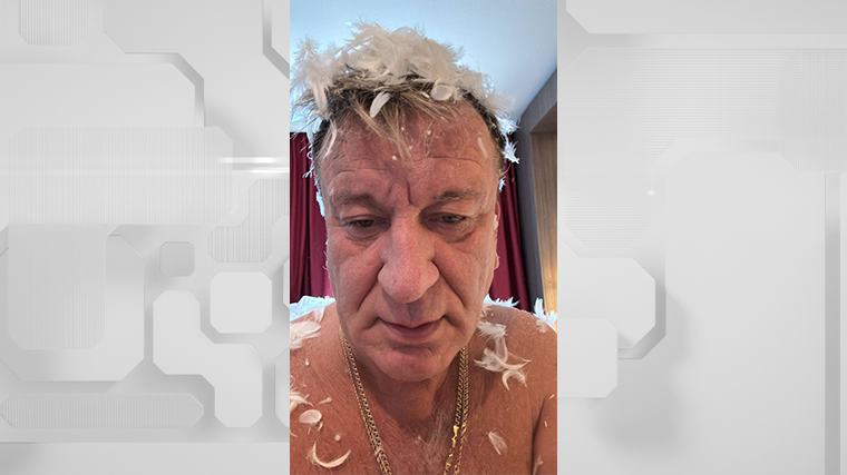 Сергей Пенкин проснулся в перьях и заплатил 350 тысяч за испорченный матрас