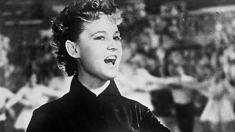 Актриса Людмила Гурченко в роли Леночки Крыловой. Репродукция. 