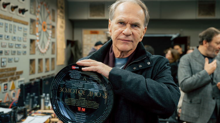 Алексей Гуськов в роли Юрия Градова. На съемках третьего сезона сериала "Золотое дно"