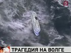 Водолазы начали работать на средней палубе затонувшего теплохода