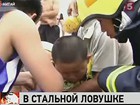 В Китае спасали застрявшего ребенка