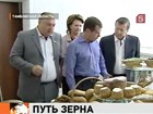 В Тамбовской области Дмитрий Медведев изучал, как пекут хлеб и делают баранки