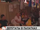 Депутаты — сторонники Юлии Тимошенко — открыли на Крещатике палаточные приемные