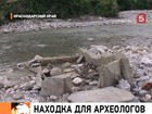 В Краснодарском крае дети случайно нашли неразграбленный дольмен