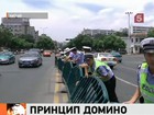 Принцип домино: в Китае полуторакилометровый бетонный забор сложился всего за полторы минуты