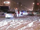 Центральную и северо-западную части России завалило снегом. В Твери введен режим ЧС. В Ленинградской области без света десятки поселков