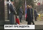 Владимир Путин и Ангела Меркель вместе возложили цветы к мемориалу узникам концлагеря в Алеме