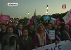 В Париже противники однополых браков осадили здание парламента