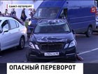 В Петербурге перевернулся автомобиль с беременной женщиной