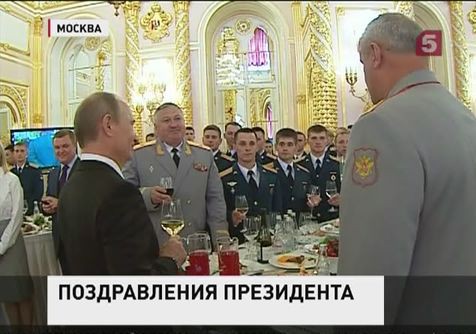 Владимир Путин  поздравил  лучших выпускников военных академий