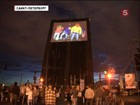 В Петербурге на разведенном мосту ночью показывали мультфильмы