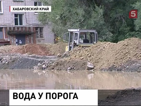 Воды Амура хлынули на улицы Хабаровска