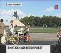 В Петербурге устроили винтажный парад