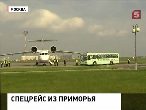 Спецборт МЧС доставил в Москву 11 детей, пострадавших от прививки