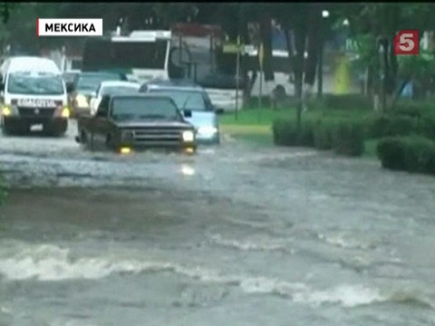 На Мексику надвигается ураган "Рэймонд"