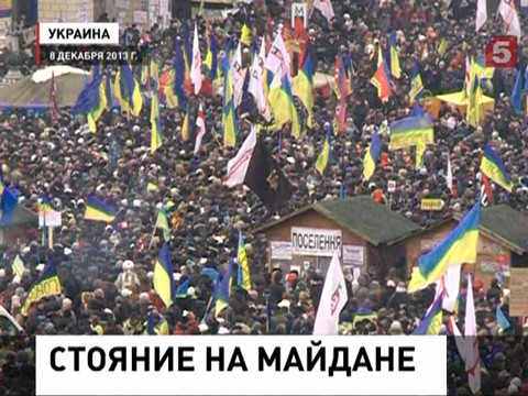 Украинские оппозиционеры возводят новые баррикады в правительственном квартале