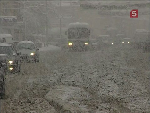 Сотни пассажиров застряли в аэропортах Дальнего Востока из-за снегопада