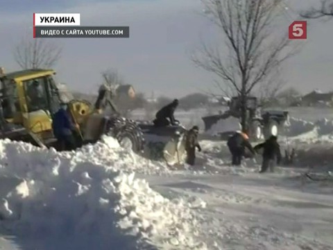 На Украине из-за снега закрыты несколько автотрасс