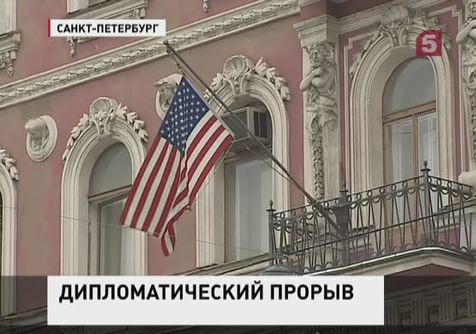 Консульство США в Петербурге прекратило выдачу виз