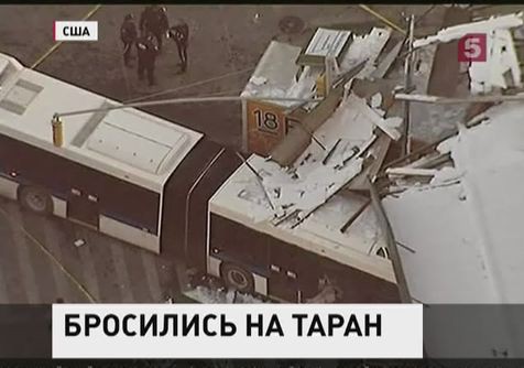 Полицейские выясняют причины ДТП в центре Нью-Йорка