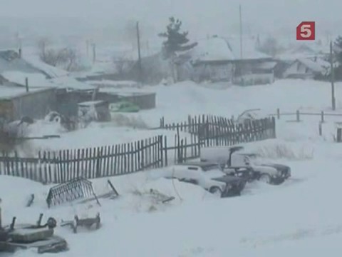 Снежная буря парализовала жизнь на Урале