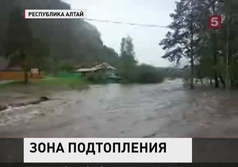 На Алтае затоплены более тысячи жилых домов, есть жертвы