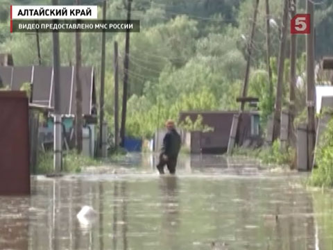 В Алтайском крае подтопленными остаются полторы тысячи домов