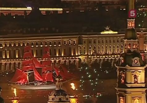 Этой ночью в Неву вошел шведский парусник "Тре Крунор"