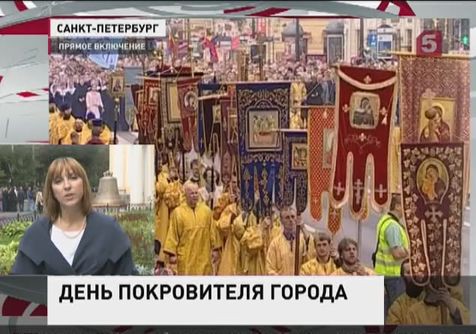 Невский проспект перекрыли для проведения Крестного хода