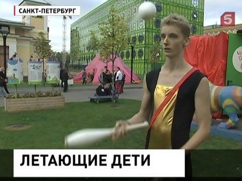 В "Упсала цирке" открылся фестиваль «Летающие дети»