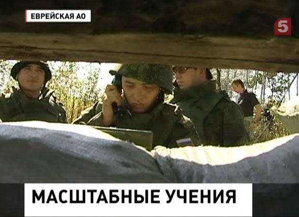 Российские десантники высадились с парашютами на острове Врангеля