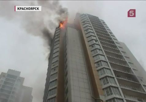 Жители сгоревшего в Красноярске дома провели ночь в пункте временного размещения