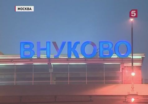 Во Внуково самолет топ-менеджера при взлёте врезался в снегоуборщик