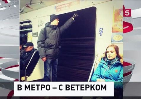 Пассажиры петербургского метро сообщили о нарушении правил безопасности в подземке