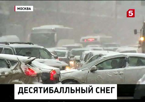 В Москве и Петербурге зафиксированы рекордные пробки из-за снегопада