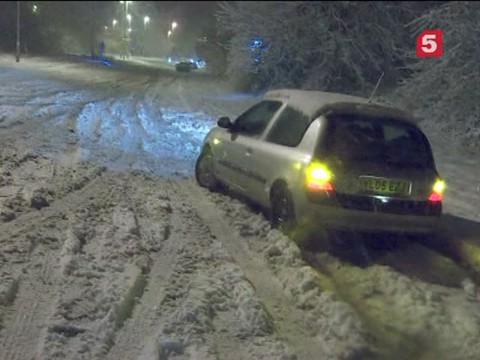 Снегопад заблокировал автомобильное движение в Европе