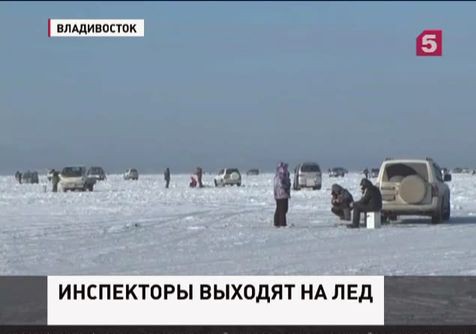 Во Владивостоке спасатели патрулируют прибрежную линию