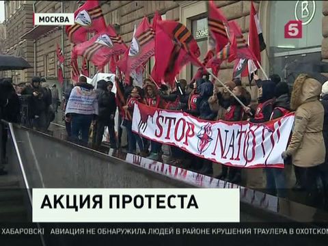 В Москве состоялся флэш-моб под названием "Стоп НАТО"