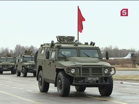 В Ленинградской области воссоздали Дворцовую площадь, чтобы репетировать парад