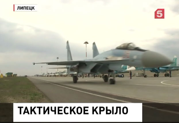 В Липецком авиационном центре идут тренировки небесного шоу